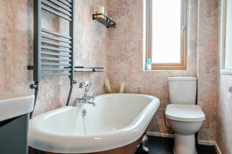 Feature Bathroom 