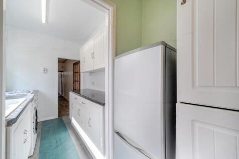 Kitchen  (2)