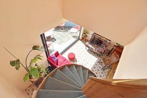 Stairs to 1st Floor