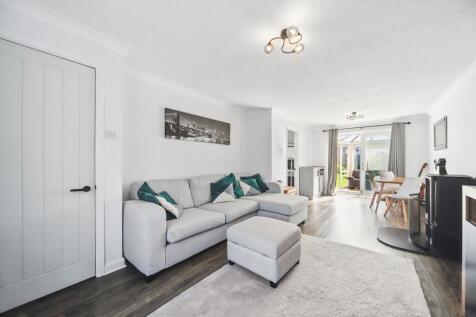 Rose Farm Lounge 2 - EweMove Pontefract