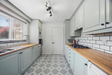 Rose Farm Kitchen 2 - EweMove Pontefract