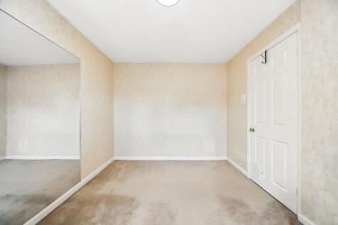 Rose Farm Bed 3 - EweMove Pontefract