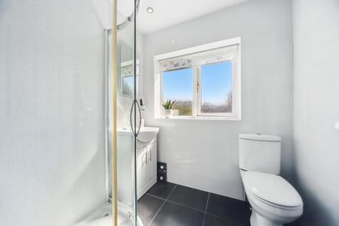 Rose Farm Bathroom 1 - EweMove Pontefract