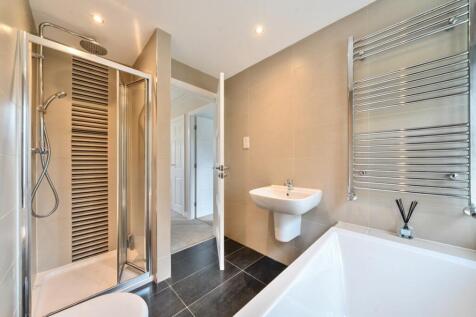 Estate Agent in Harrogate Bathroom2