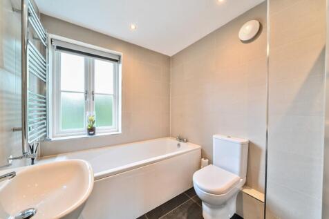 Estate Agent in Harrogate Bathroom1