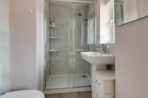 Ensuite to bedroom one