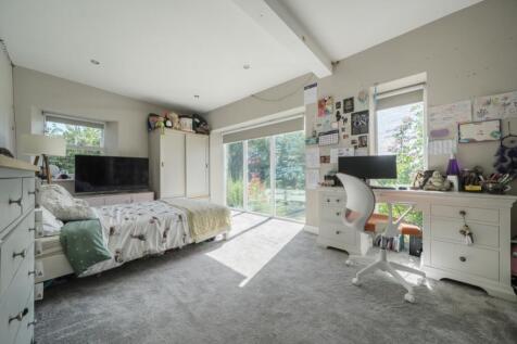 Ground floor bedroom 5