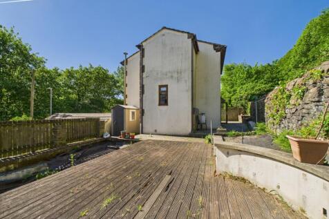 Decking to Side Garden