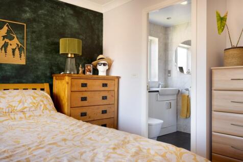 Into Ensuite From Principal Bedroom Ewemove Sales 