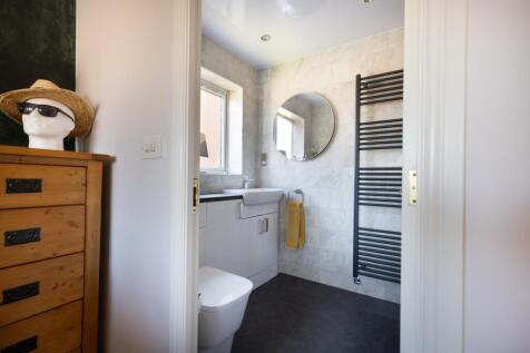 Into Ensuite From Principal Bedroom Ewemove Sales 