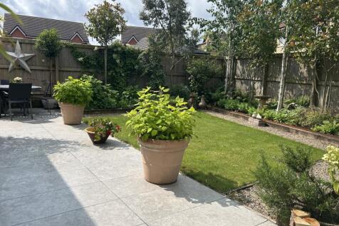 EweMove Knaresborough Garden4