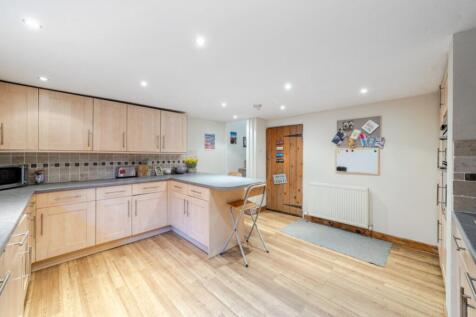 Basement breakfast kitchen