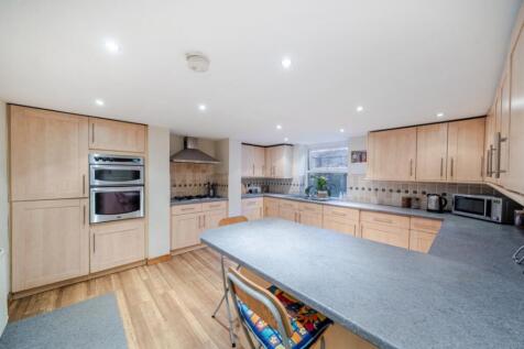 Basement breakfast kitchen