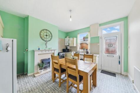 Garden Street Kitchen 2 - EweMove Pontefract