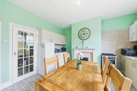 Garden Street Kitchen 3 -EweMove Pontefract