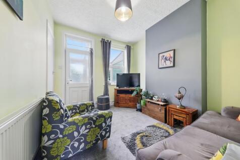 Garden Street Living Room 1 - EweMove Pontefract