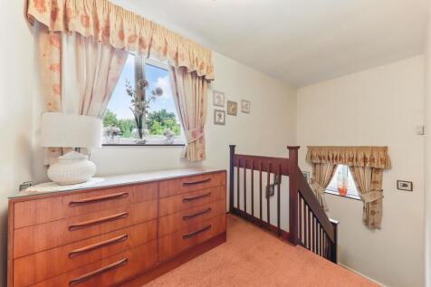 Parkhead Close - Landing - EweMove Wakefield