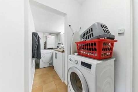 Parkhead Close - Laundry Room - EweMove Wakefield