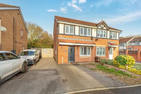 Rosemount Drive - Front - EweMove Pontefract