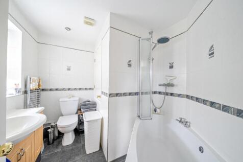 EweMove Harrogate En Suite Bathroom