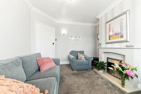 Station Road - EweMove Pontefract - Living 2