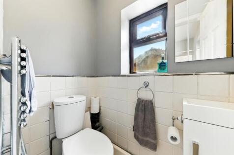 Station Road - EweMove Pontefract - WC