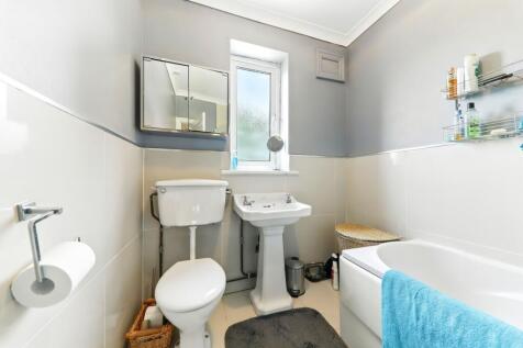 Station Road - EweMove Pontefract - Bathroom