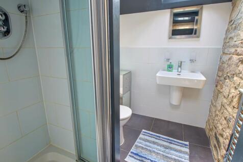 934978 - Shower Room