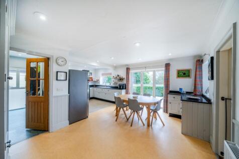 Kitchen breakfast room