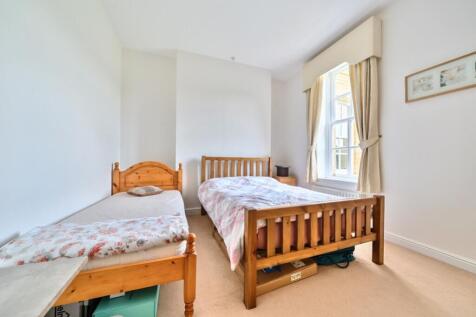 Main double bedroom with ensuite