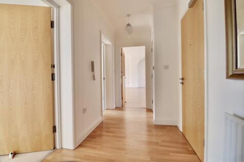 Spacious entrance hall