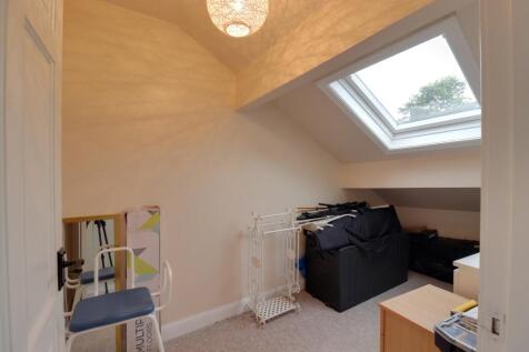 Single bedroom top