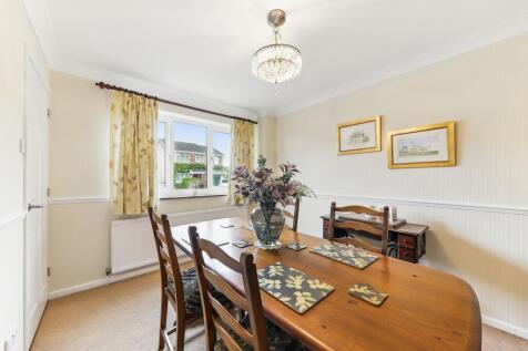 Parkhead Close Dining Room - EweMove Wakefield