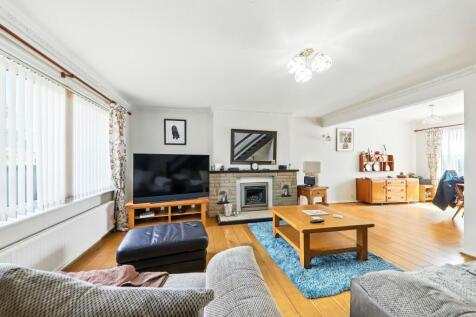 Katrina Grove-EweMove Pontefract-Living1