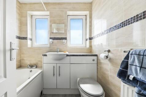 Katrina Grove-EweMove Pontefract.Bathroom