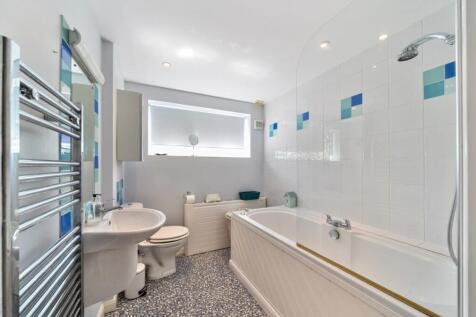 EweMove Harrogate En Suite Bathroom