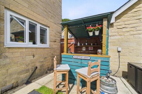 Bar in Rear Garden