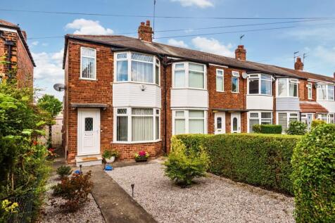 Front of house and front garden 