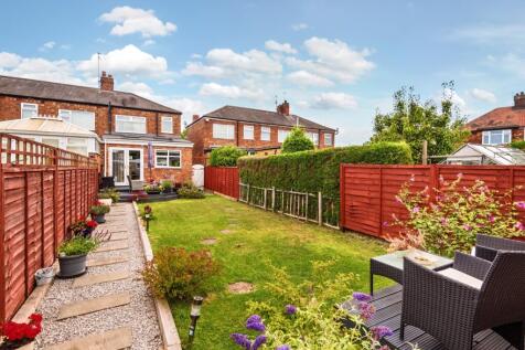 Back garden from rear patio area 