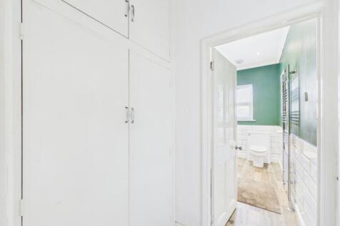 Wardrobes - Storage to the First Floor Landing