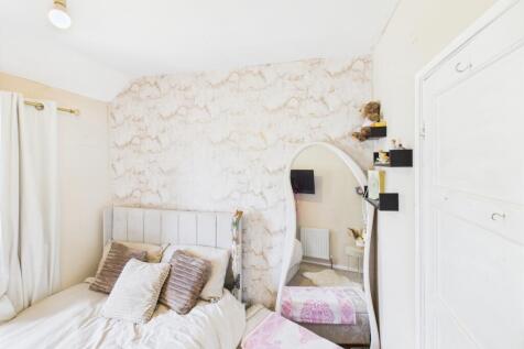 EweMove Pudsey - Bedroom 3