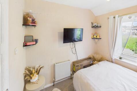 EweMove Pudsey - Bedroom 3