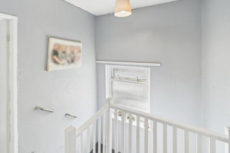 Ewemove Pudsey - Hallway