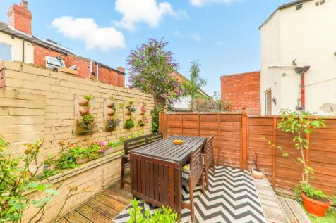 Garden 2- Lee Brigg -EweMove Pontefract