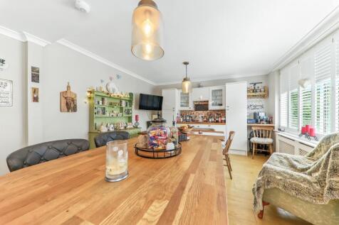 Diner 2 - High Green Road - EweMove Pontefract