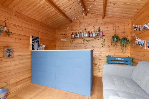 Garden Room And Bar