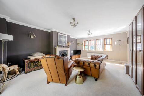 E - Living room