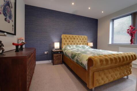 Double bedroom 1