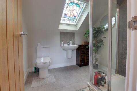 Master shower room