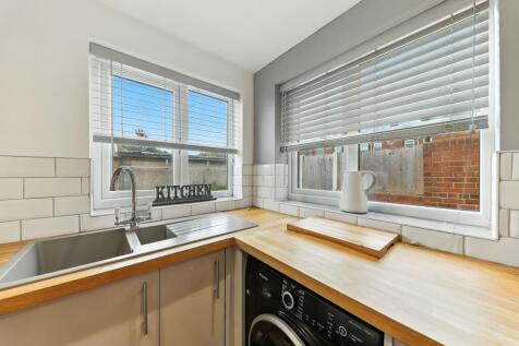 Kitchen 1 - Willow Garth - EweMove Pontefract